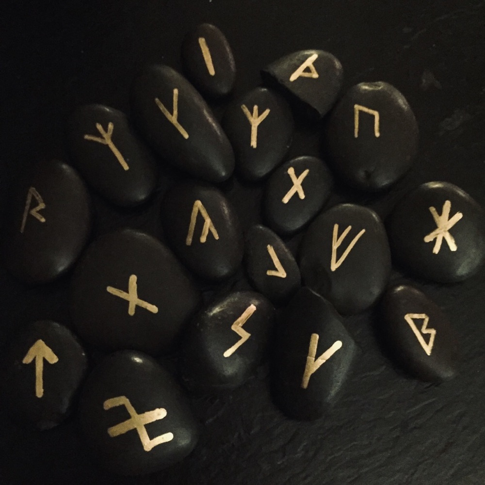 The 13 Witches Runes - Picture 2 of 3